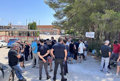 La plantilla de Megadyne Rubber a Vilanova i la Geltrú protesta per 4 acomiadaments "brutals i sense sentit". EIX