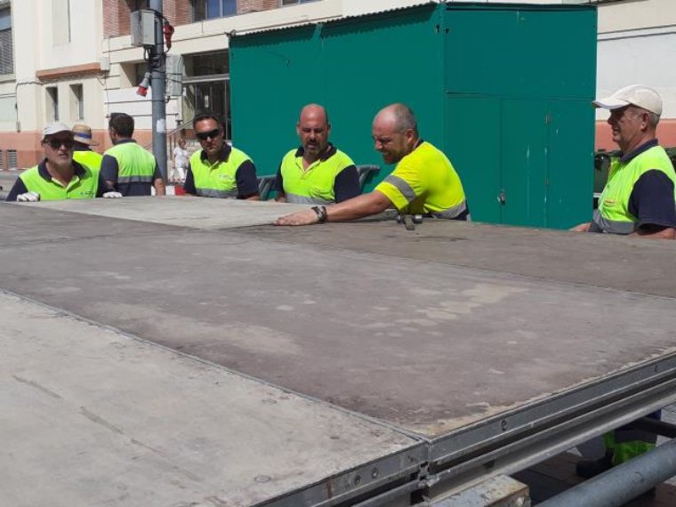 La Unitat de Serveis Municipals prepara les infraestructures de Festa Major de Vilanova amb unes 200 actuacions. Ajuntament de Vilanova