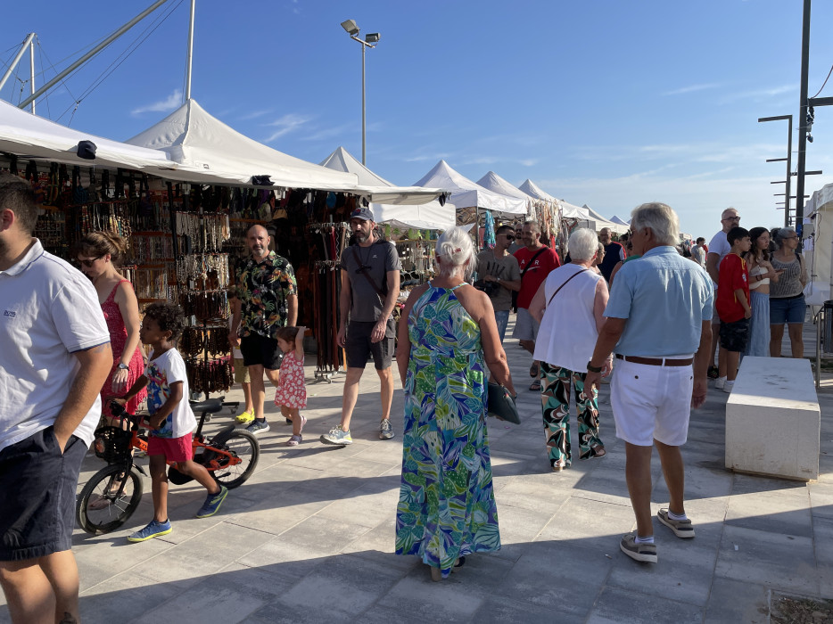 L'Ajuntament de Cubelles mantindrà les ubicacions dels mercats d’estiu després de la prova d’aquest any. Ajuntament de Cubelles