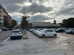 L'alcalde de Vilafranca anuncia un projecte per adequar definitivament els aparcaments de terra de l’avinguda d’Europa. Ajuntament de Vilafranca