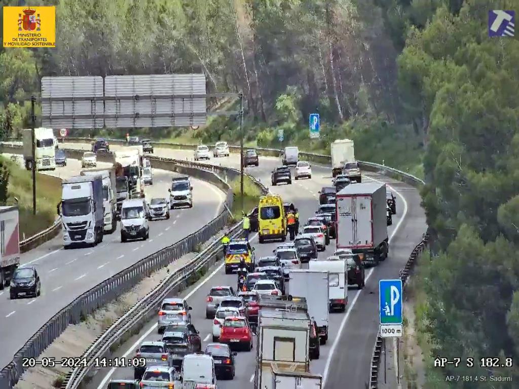 L'AP-7 al Penedès concentra les cues en l'operació tornada de la Segona Pasqua. ACN