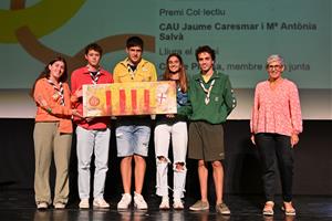 L’Ateneu d’Igualada s’omple per homenatjar Pau Llacuna i el Cau Caresmar-Salvà, guanyadors dels Premis al Compromís Cultural