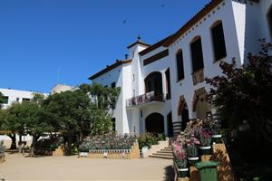 L’Hospital de Sitges compleix 700 anys: d’asil medieval a fundació geriàtrica que salvaguarda la malvasia local. ACN