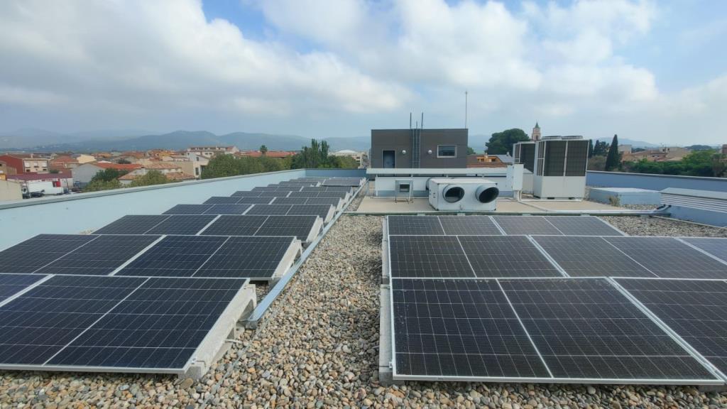 Llorenç del Penedès instal·larà 200 plaques fotovoltaiques als equipaments municipals amb una potència de 90 kW. Ajuntament de Llorenç