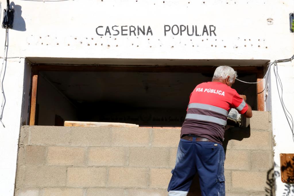 L’ocupació de l’antiga caserna de la Guàrdia Civil a Sant Sadurní acumulava més de 200 actuacions policials en dos anys. ACN