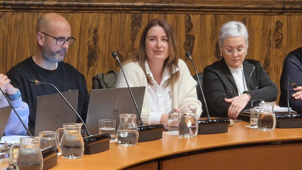 Maria Olmos pren el relleu a l'Ajuntament de Sant Pere de Ribes del regidor Adrià Solà. Ajt Sant Pere de Ribes