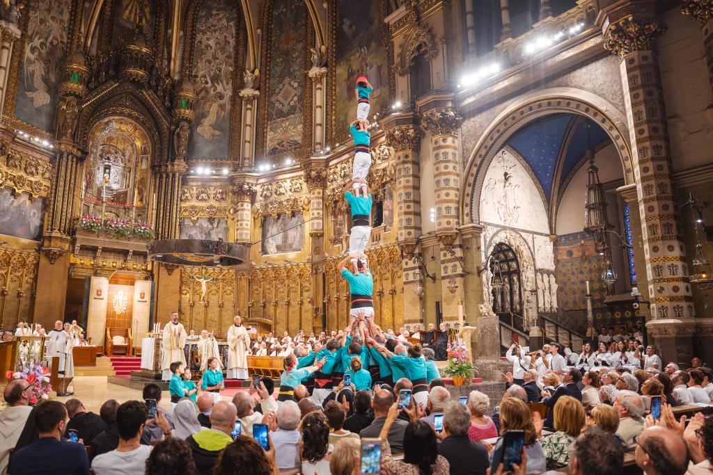 Montserrat estrena una sardana de Serracant i celebra una missa solemne per continuar amb la commemoració del mil·lenari. ACN