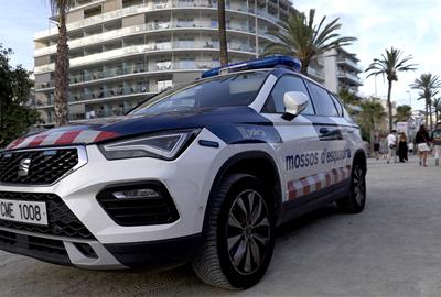 Mossos i policia local incrementen el patrullatge a Sitges per evitar els robatoris de rellotges d'alta gamma. EIX