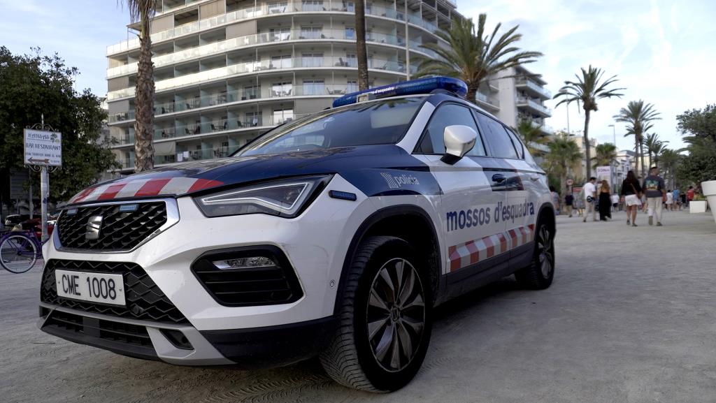 Mossos i policia local incrementen el patrullatge a Sitges per evitar els robatoris de rellotges d'alta gamma. EIX