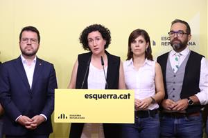 Pere Aragonès, Marta Rovira, Marta Vilalta i Juli Fernández durant la roda de premsa posterior a la consulta a la seu d'ERC.. ACN / Mariona Puig