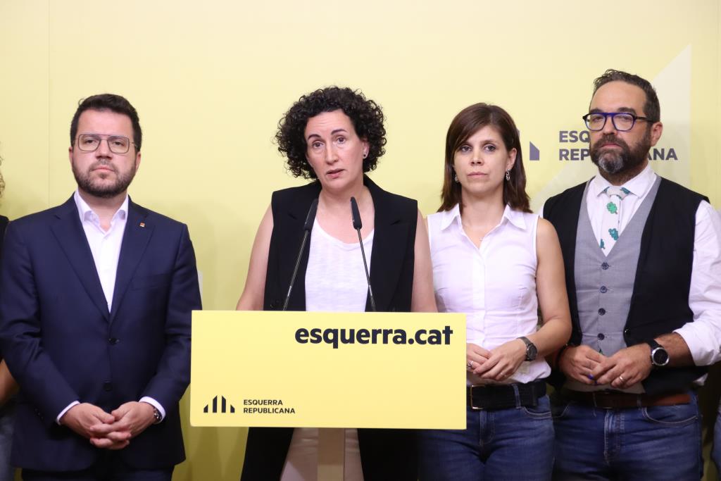 Pere Aragonès, Marta Rovira, Marta Vilalta i Juli Fernández durant la roda de premsa posterior a la consulta a la seu d'ERC.. ACN / Mariona Puig