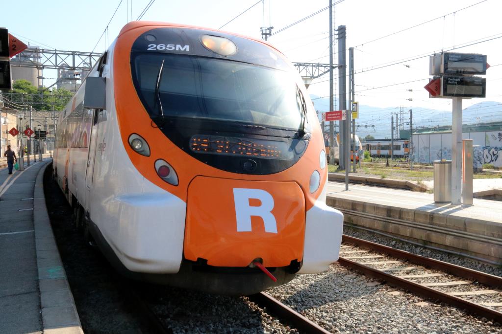 Renfe activa el compte @RodObresBera per informar de l'estat del servei durant el tall ferroviari. ACN