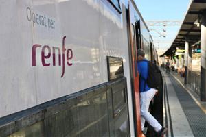 Renfe oferirà fins a 128 autobusos cada hora entre Gavà i Barcelona per les obres d'accés a l'aeroport del Prat. ACN