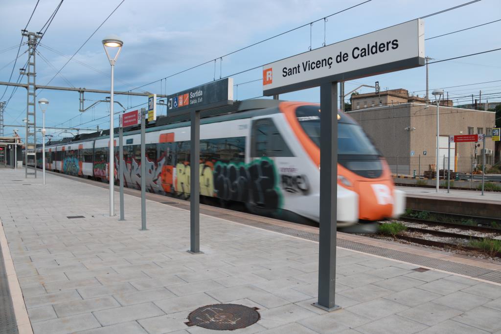 Renfe prepara un servei alternatiu amb 200 circulacions de bus pel tall de R4 entre Sant Vicenç de Calders i Vilafranca. ACN