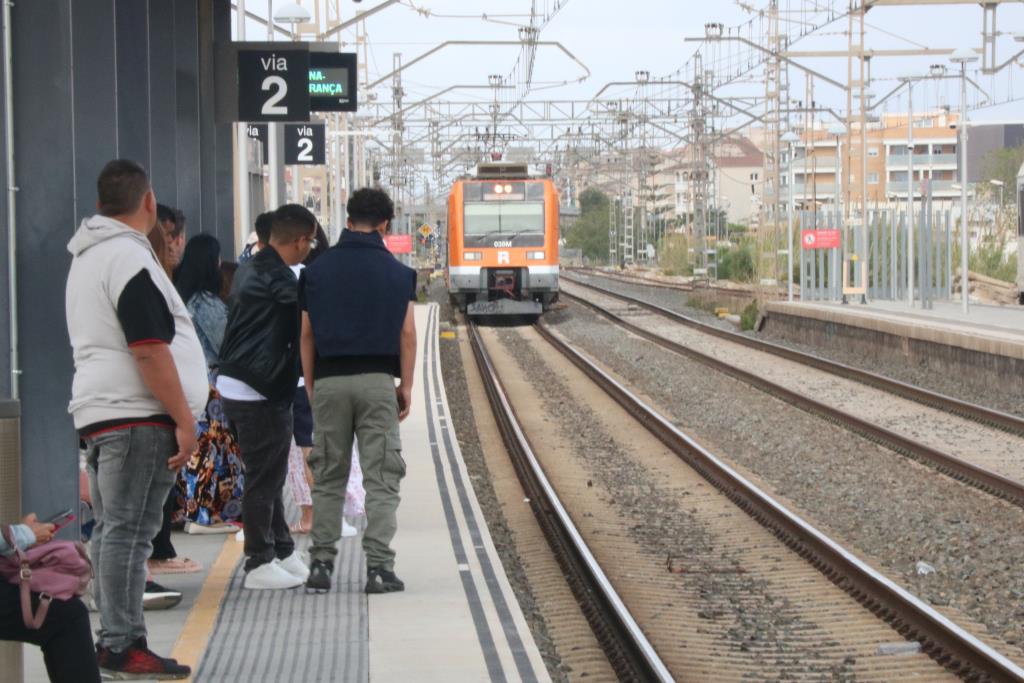 Retards de fins a 30 minuts a l'R2 Sud, l'R13, R14, R15 i R16 per una avaria en el sistema de senyalització. ACN