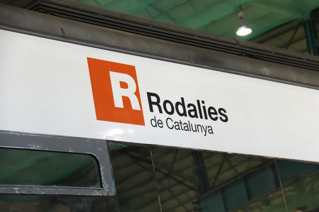 Rodalies preveu que a principis de 2025 arribin el centenar de nous trens i diu que l'acord pel traspàs 