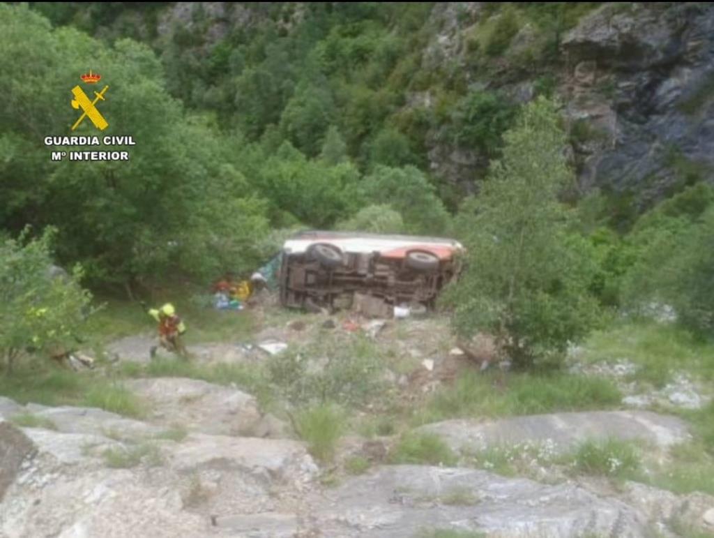 Set menors de Vilanova ferits després de caure l'autobús on viatjaven per un barranc de 15 metres al Pirineu d'Osca. ACN