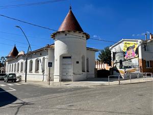 Sis alumnes de l'escola Ull de Vent pintaran un mural amb artistes professionals a La Bisbal del Penedès. Ajt La Bisbal del Penedès