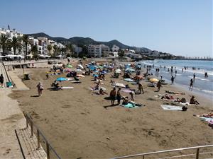 Sitges recupera l’ús de la platja de Sant Sebastià després de l’aportació de sorra. Ajuntament de Sitges