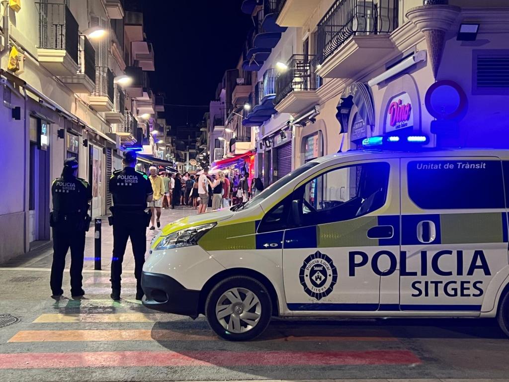 Sitges reforça la seguretat a l'oci nocturn amb un dispositiu conjunt de Policia Local i Mossos d'Esquadra. Ajuntament de Sitges