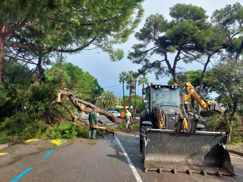 Sitges reobre els carrers inundats durant els aiguats d'ahir. Ajuntament de Sitges