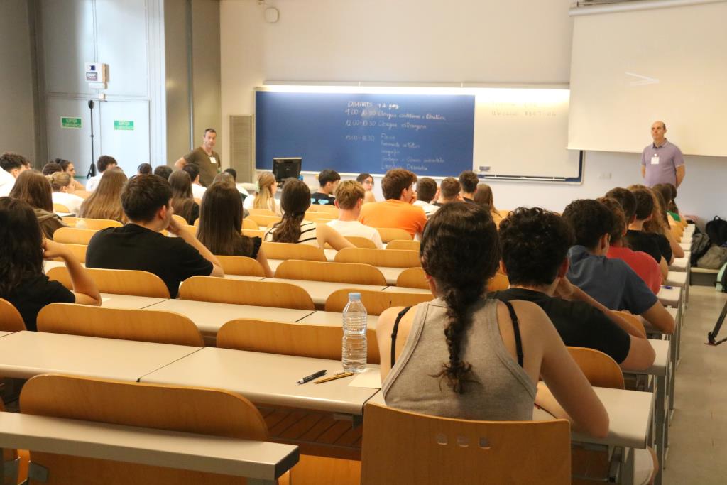 Un total de 7.672 alumnes s'examinen de les PAU de setembre des d'aquest dimarts. ACN