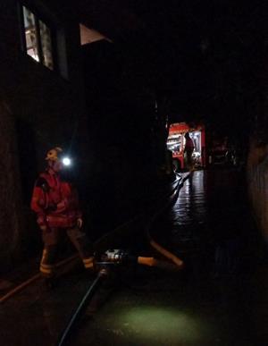 Una forta tempesta descarrega fins a 90 litres i inunda diversos carrers de Sitges