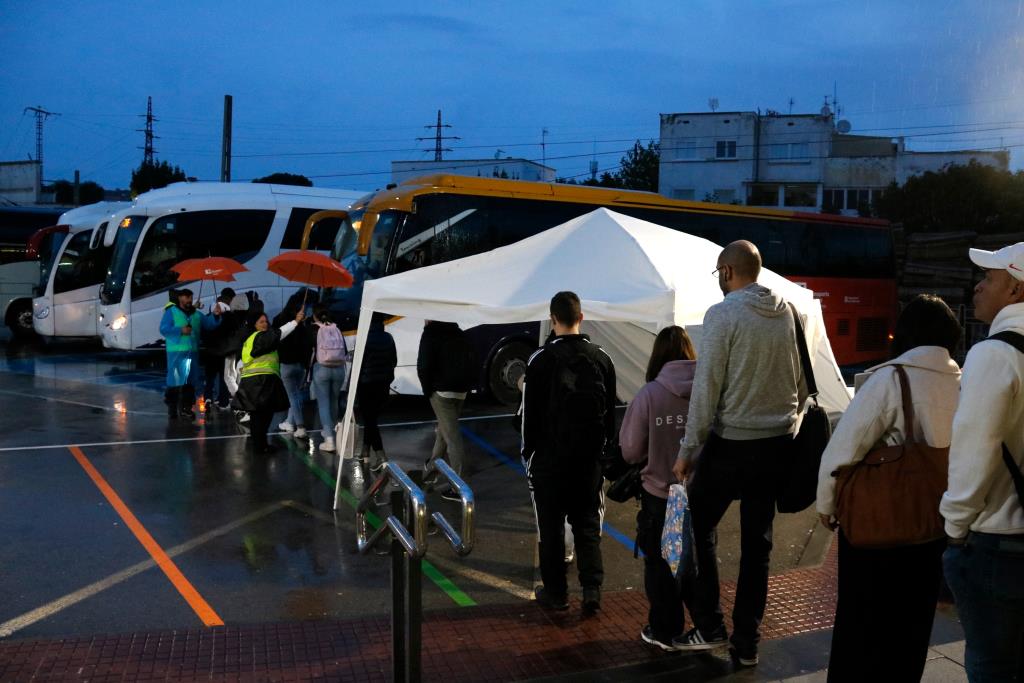 Usuaris del pla alternatiu pel tall ferroviari de Tarragona perden el tren per la vaga d'autobusos. ACN