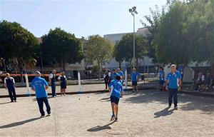 Victòria del Club Petanca Vilanova davant el C.P. Roquetes. Eix