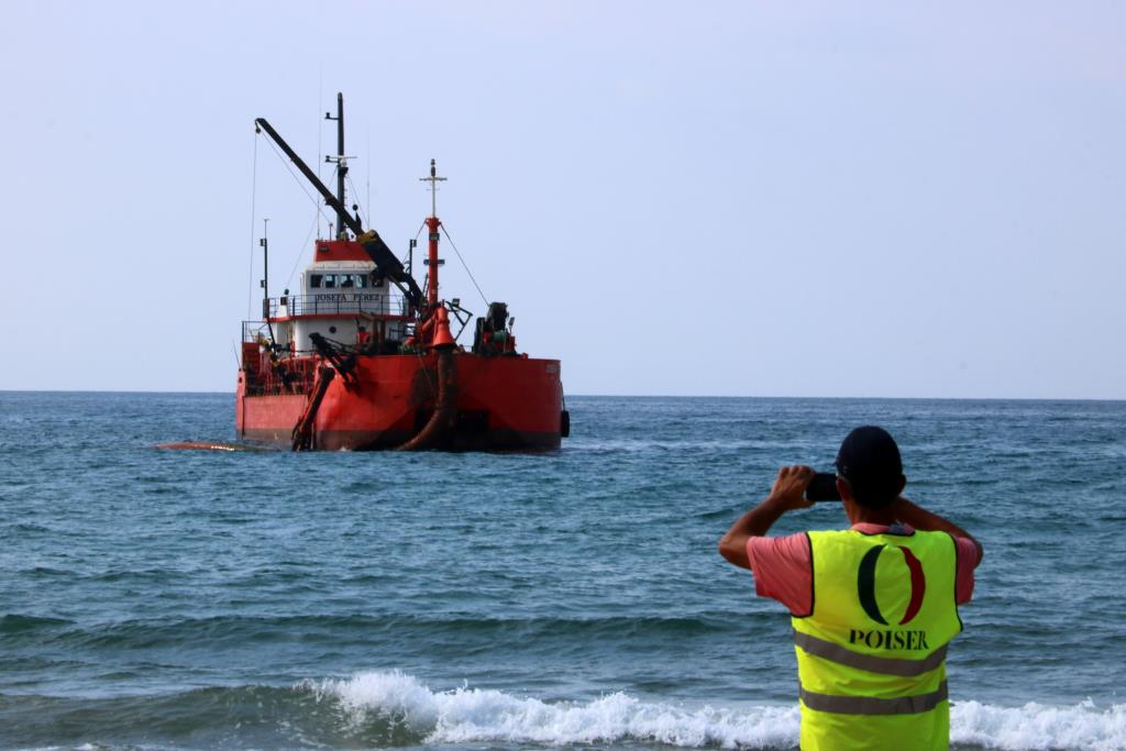 Vilanova, Sitges i Cubelles demanen a l’Estat un estudi per trobar solucions definitives per estabilitzar les platges. ACN