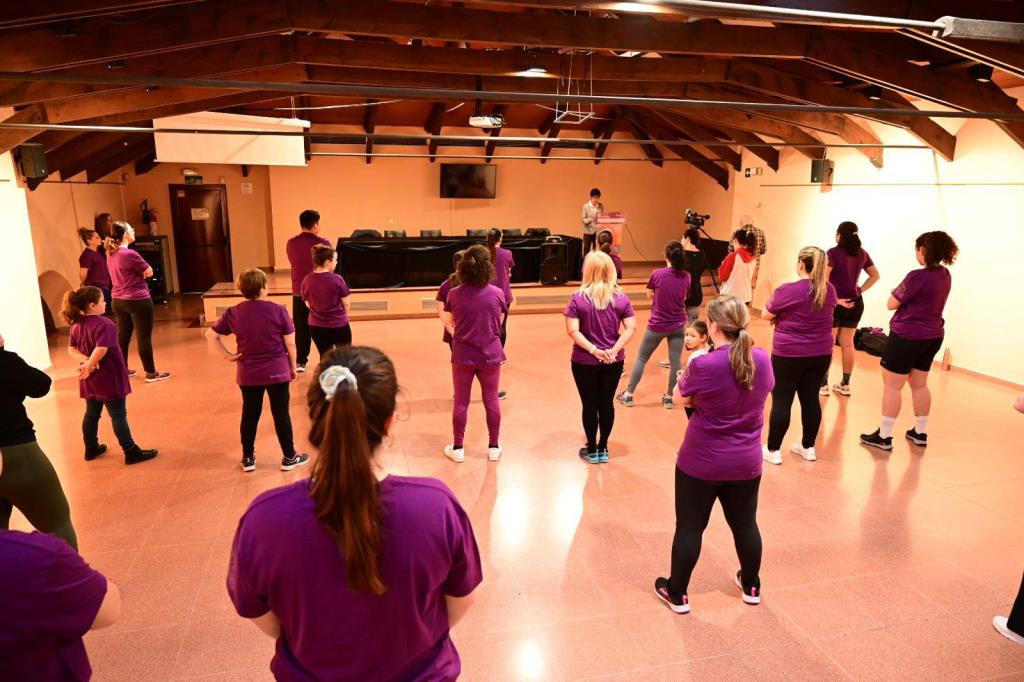 Clase de Zumba al Centre Cívic l'Estació del Vendrell. Ajt. del Vendrell