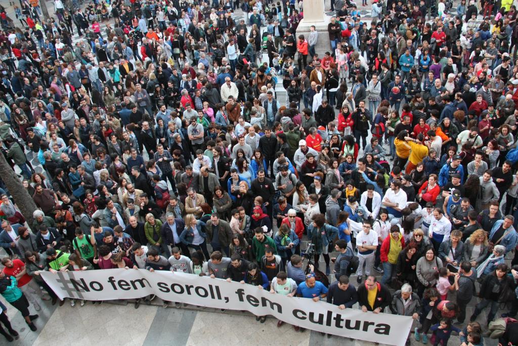 Concentració 'No fem Soroll. Fem Cultura' contra la sentència del TSJC a l'abril de 2016. Jordi Lleó