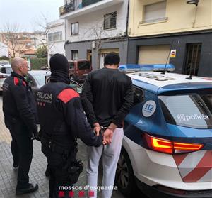 Dos detinguts per tràfic de drogues en un pis de Vilafranca del Penedès. Mossos d'Esquadra