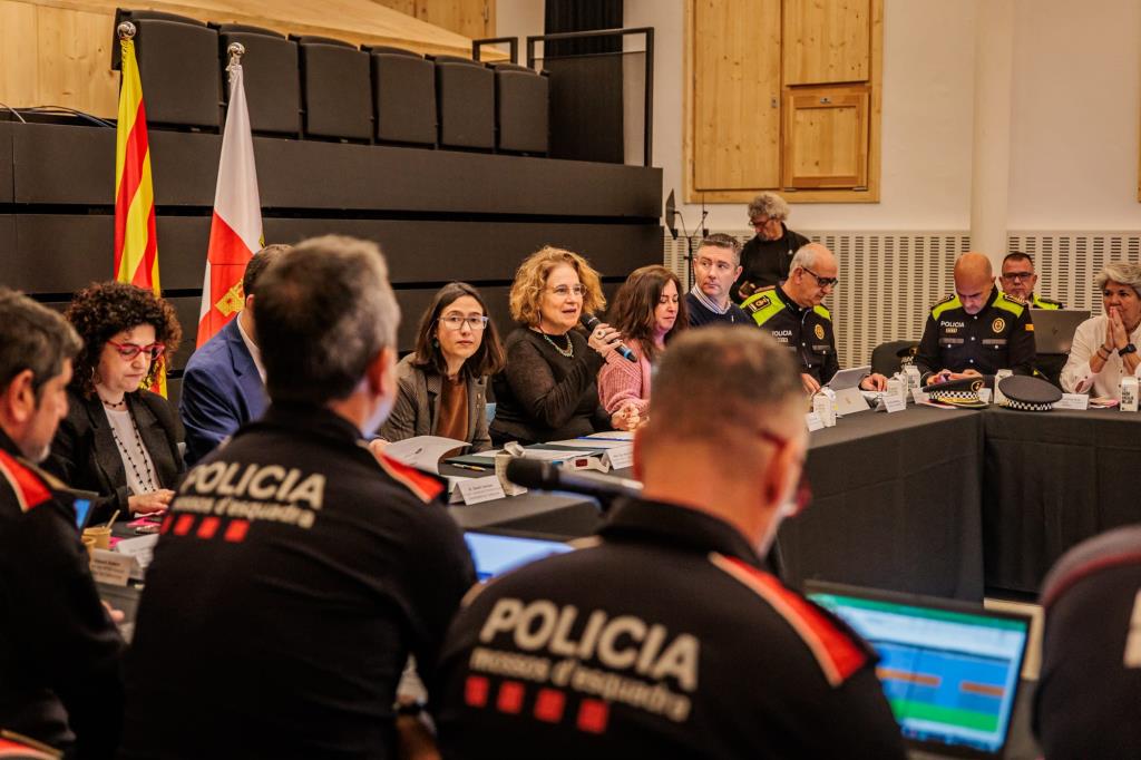 El Carnaval de Sitges ultima un dispositiu policial “per terra, mar i aire” amb reforç d’indicacions cap a camins segurs. Ajuntament de Sitges