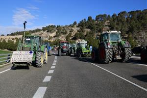 El Gremi de la Pagesia Catalana crida el sector a tallar una tretzena de carreteres aquest dilluns. ACN