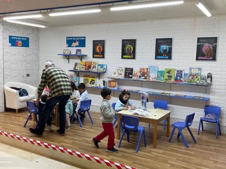 El Mercat de Mar amplia el Bibliomercat amb el projecte “Donem una segona vida als llibres”. Ajuntament de Vilanova