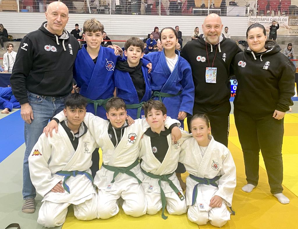 Els judoques de l'Escola de Judo Vilafranca - Vilanova. Eix