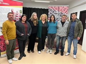 Els Nens del Vendrell atorguen la primera beca del projecte Fem Pinya a l'Associació Trèvol. Nens del Vendrell