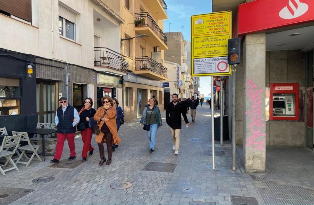 Entra en vigor la nova zona d’accés regulat a l’illa de vianants de la Platja de Calafell. Ajuntament de Calafell