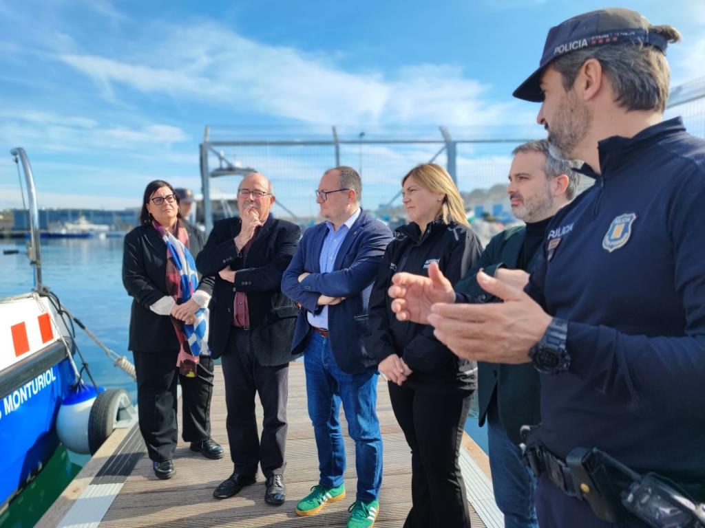 La Generalitat amplia el pantalà flotant de la Policia Marítima al port de Vilanova i la Geltrú. Generalitat de Catalunya