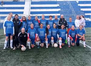 La Reina del Carnaval amb l’equip femení de l’UE Sitges de futbol 7