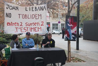 L'entorn del bomber mort a Vilanova i la Geltrú fa quatre anys es concentra a Interior i exigeix "saber què va passar". ACN