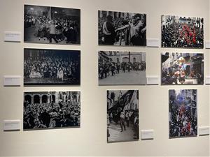 L’exposició “Les comparses 1955-2025. De la barretina a la polsera, del guixot al caramel ecològic” estarà disponible del 7 al 26 de febrer al Centre 