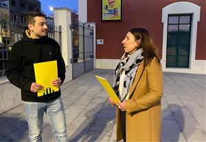 Oriol Casanellas i Sònia Jansà a l'estació de Vilafranca. Eix