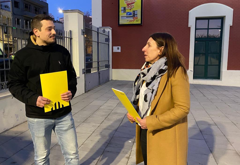 Oriol Casanellas i Sònia Jansà a l'estació de Vilafranca. Eix