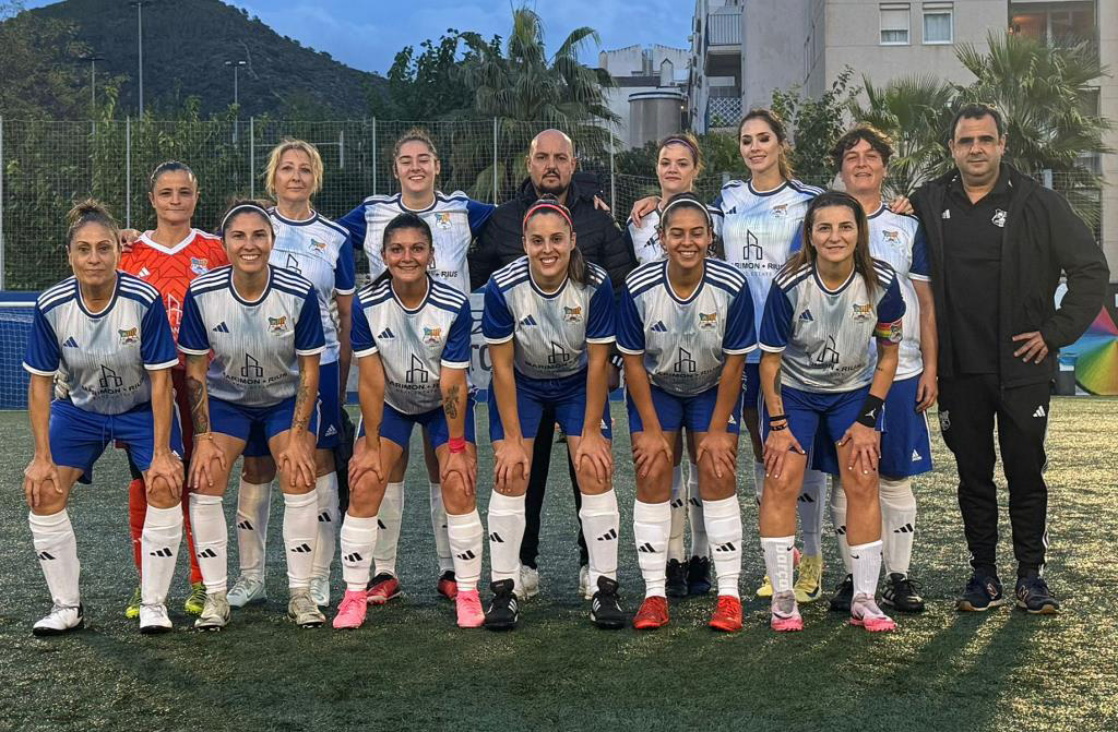 Plantilla de l'UE Sitges femení. Eix