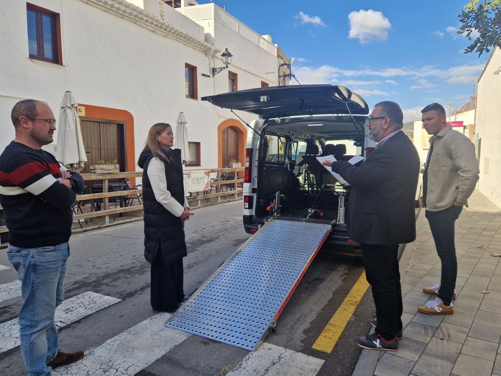 Sant Pere de Ribes amplia el transport a demanda amb dos taxis adaptats. Ajt Sant Pere de Ribes