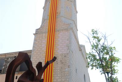 Senyera al campanar de Cubelles, Diada Nacional de Catalunya. Ajt. de Cubelles