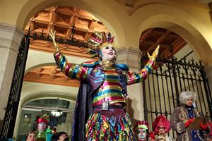 Sitges entra al ‘Món de la Festa Perpètua’ amb l’Arribo de Sa Majestat Carnestoltes. ACN / Àlex Recolons