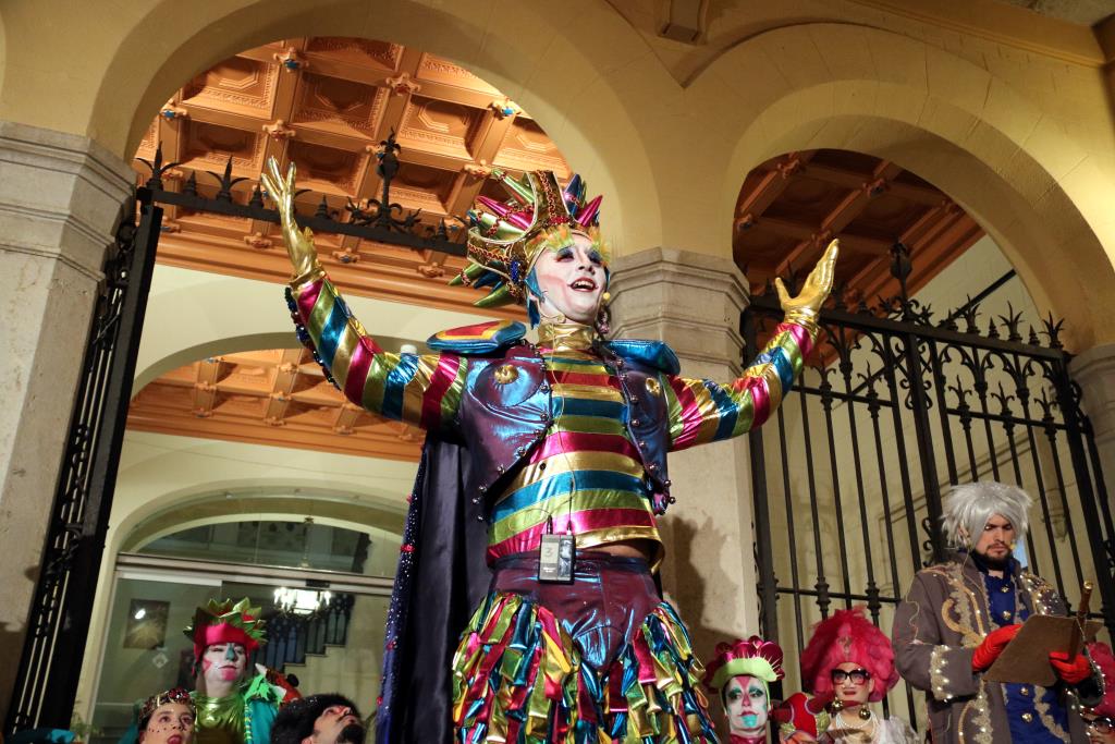 Sitges entra al ‘Món de la Festa Perpètua’ amb l’Arribo de Sa Majestat Carnestoltes. ACN